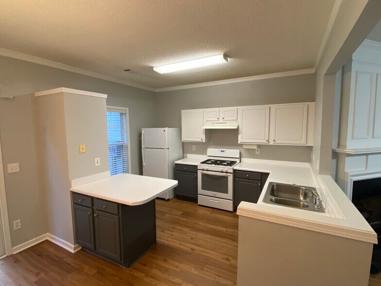 Building Photo - 4645 Valais Ct