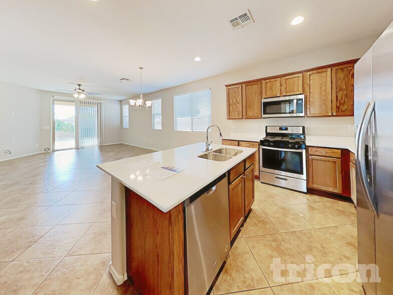 Building Photo - 18253 W Eva St