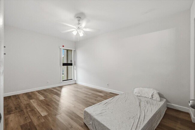 Building Photo - 9240 NW 14th St