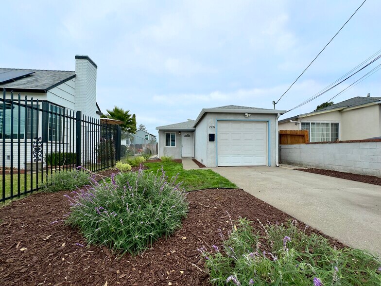 Building Photo - 2139 103rd Ave
