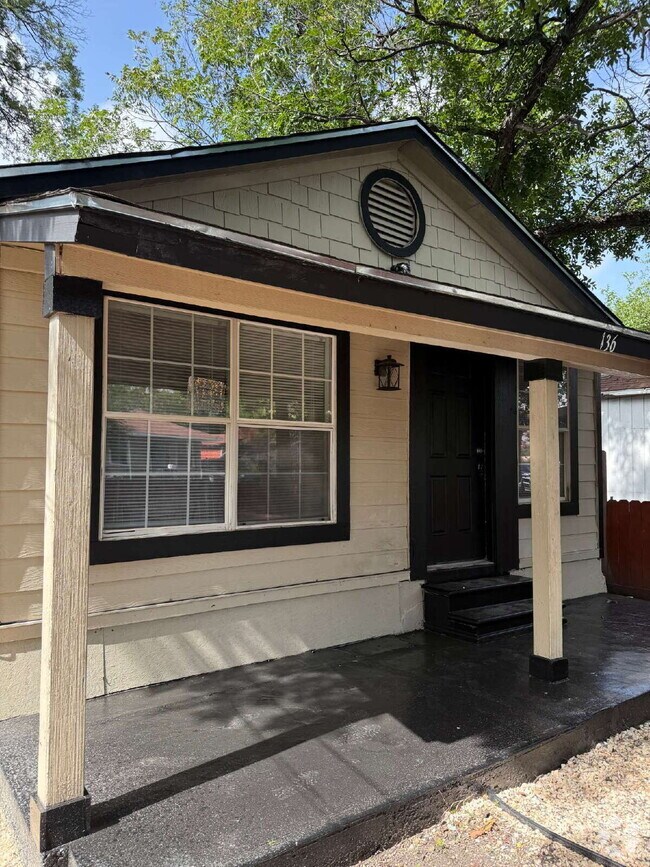 Building Photo - Newly Renovated Beautiful Home Close to So...