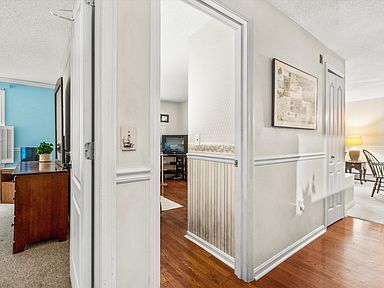 Building Photo - 2 Maple Ridge Dr