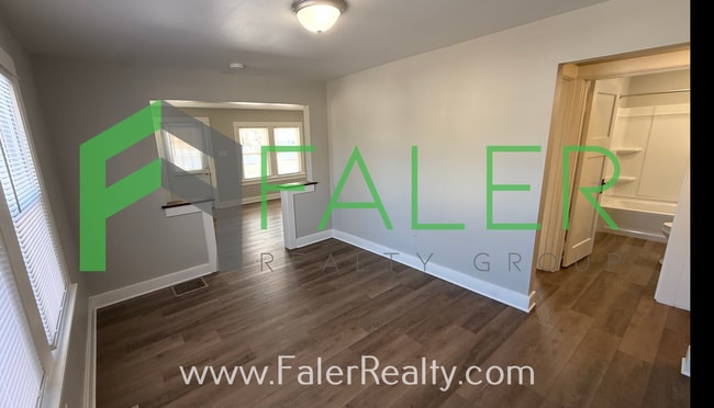 Building Photo - Belmont Bungalow!