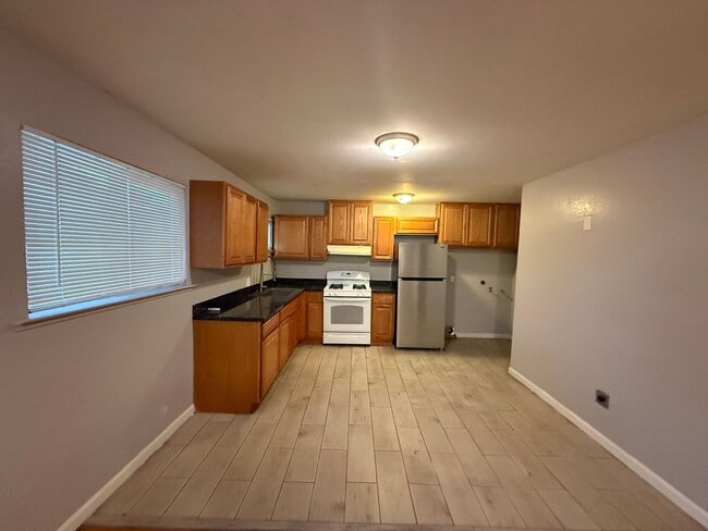 Building Photo - 730-734Hemlock st