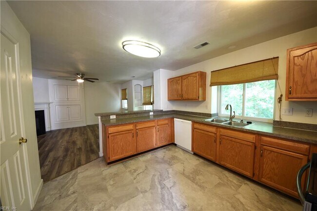 Building Photo - 1109 Lady Ashley Dr