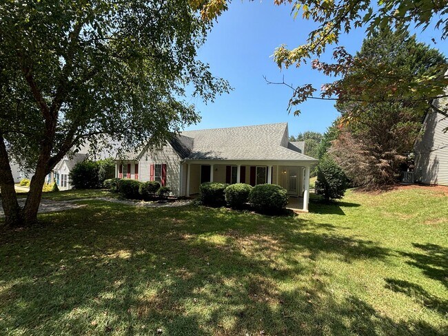 Building Photo - 3BR House with Community Pool