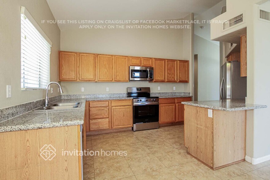 Building Photo - 257 W Amoroso Dr