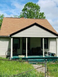 Building Photo - 1646 Thomas Ln