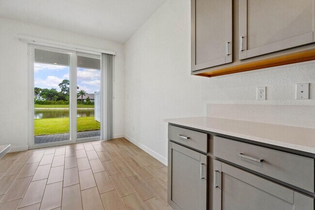 Building Photo - Lakeshore at the Fountains