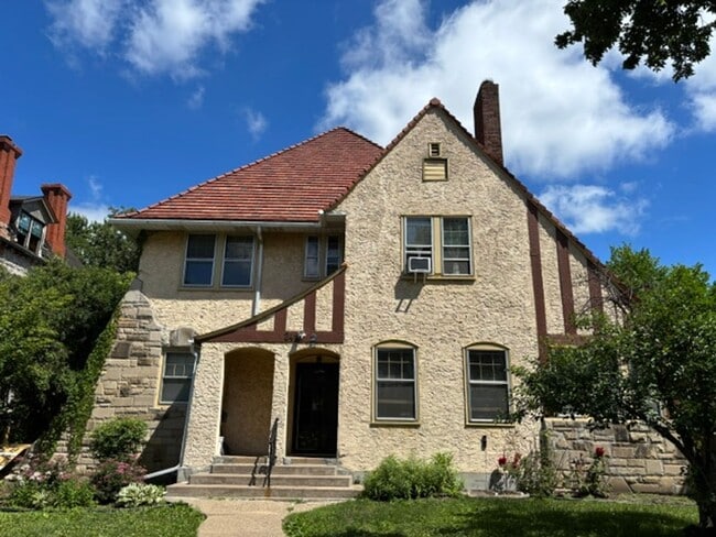 Building Photo - 241 Dayton Ave