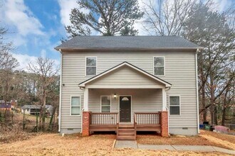 Building Photo - Spacious 5BR / 3BA Single-Family Home with Convenient City Access