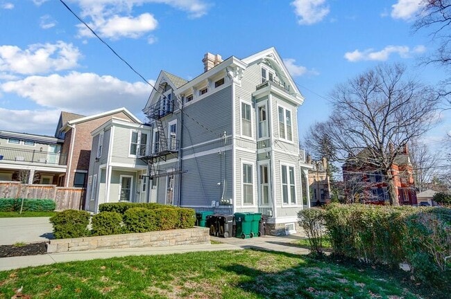 Building Photo - 2701 Cleinview Ave