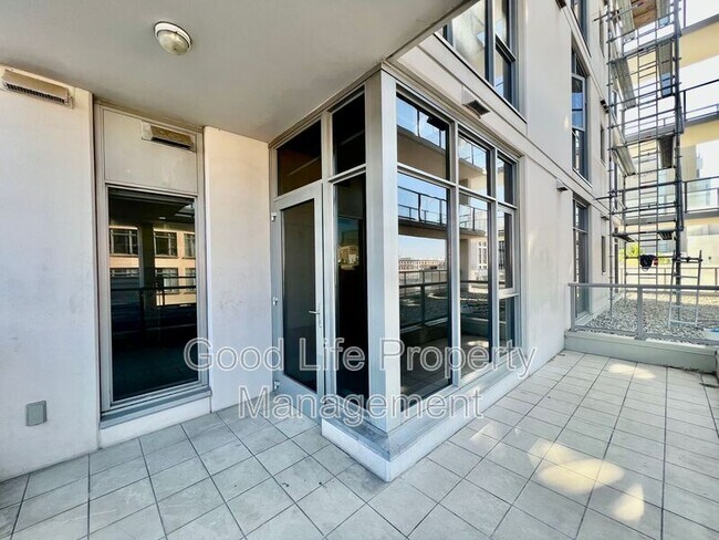 Building Photo - 575 Sixth Ave