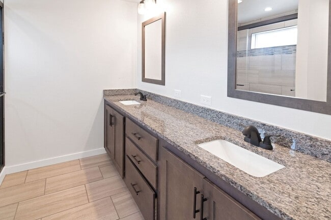 Building Photo - Charming 3BR Townhome in Fraser