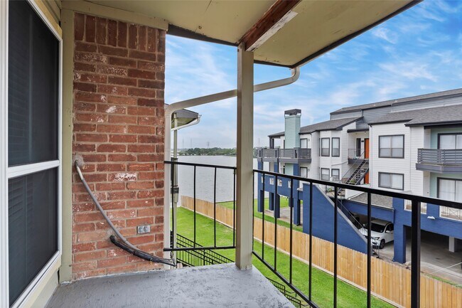 Building Photo - 18800 Egret Bay Blvd