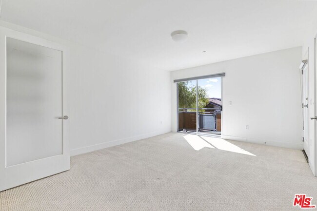Building Photo - 11715 Goshen Ave