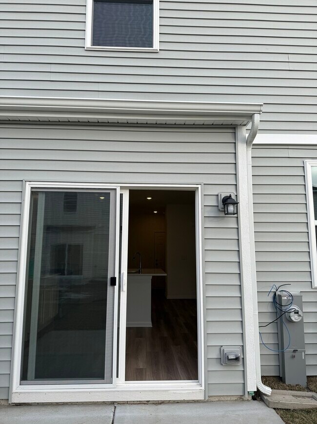 Building Photo - 302 Kingsport Dr