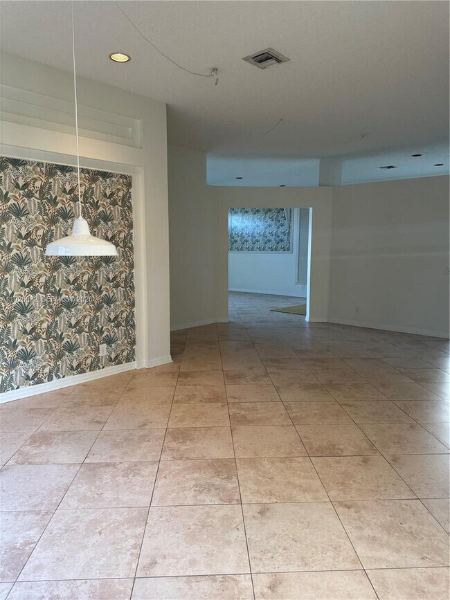 Building Photo - 815 Vista Meadows Dr