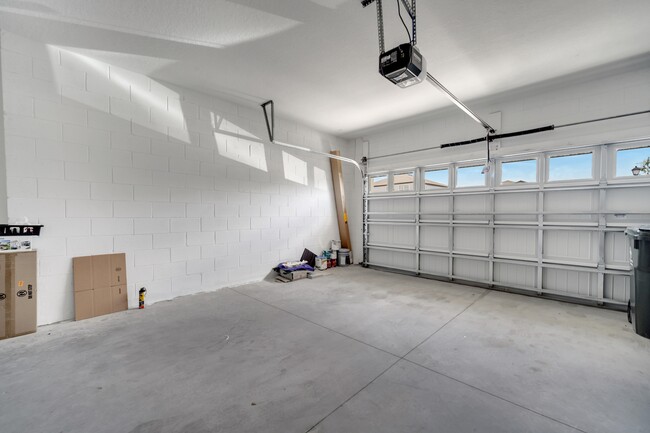 Building Photo - 957 Silverlake Blvd