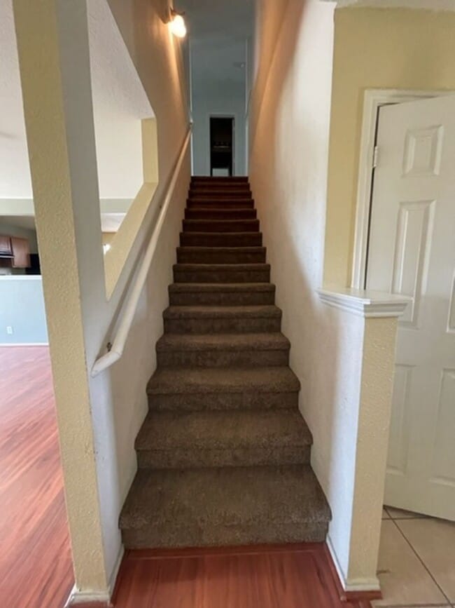 Building Photo - Spacious 3BR / 2.5BA Two-Story Home Near UTSA