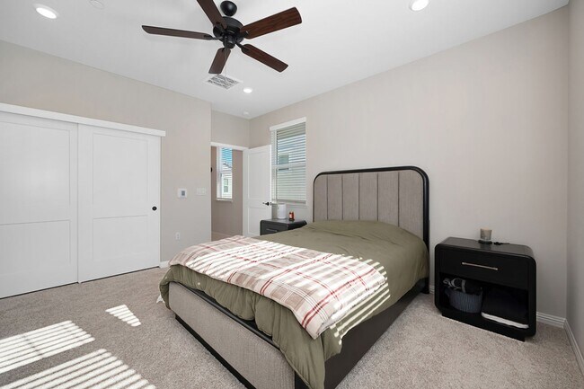 Building Photo - Beautiful 3 Bedroom Home with Updated Finishes & 2-Car Garage!