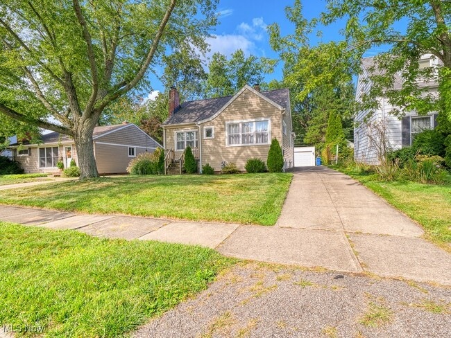 Building Photo - 570 Juneway Dr