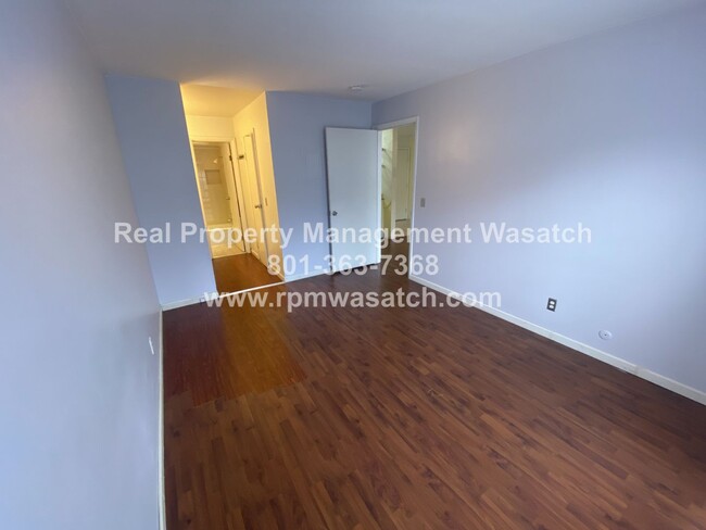 Building Photo - Come See This Charming 1-Bedroom 1 Bathroo...