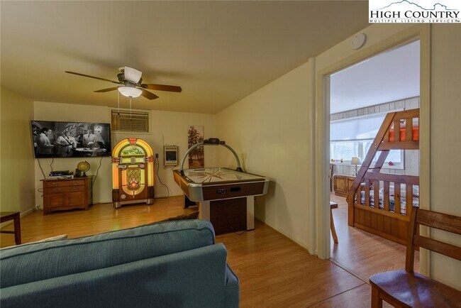 Building Photo - 1776 Beech Mountain Pkwy