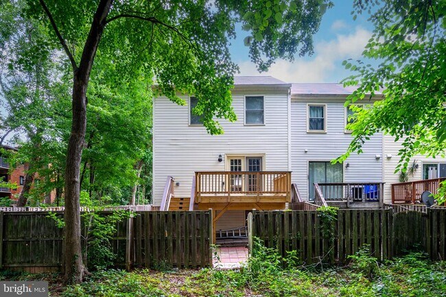 Building Photo - 3700 Roxbury Ln