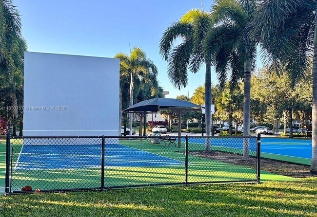 Building Photo - 3051 S Palm Aire Dr