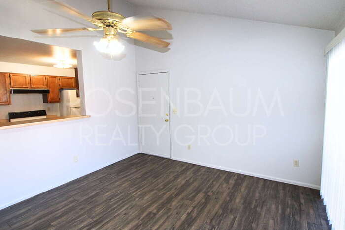 Building Photo - 623 W Guadalupe Rd