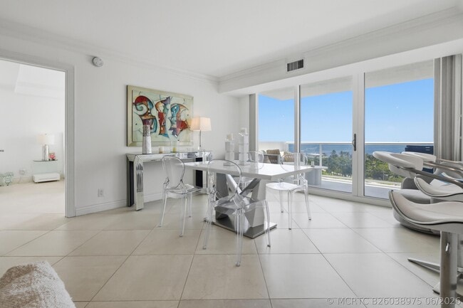 Building Photo - 2715 N Ocean Blvd