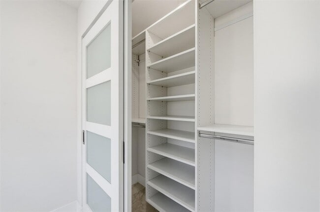 Building Photo - 1706 NE 28th Dr