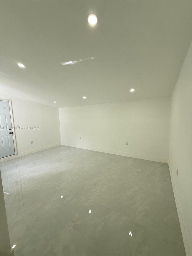 Building Photo - 1310 NW 41st St