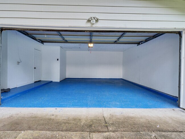 Building Photo - 2123 Quail Valley E Dr