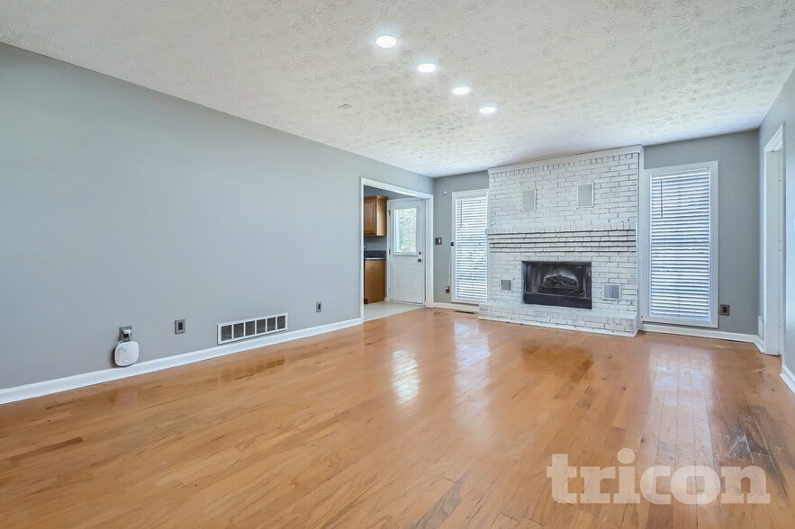 Building Photo - 130 Southwood Ct