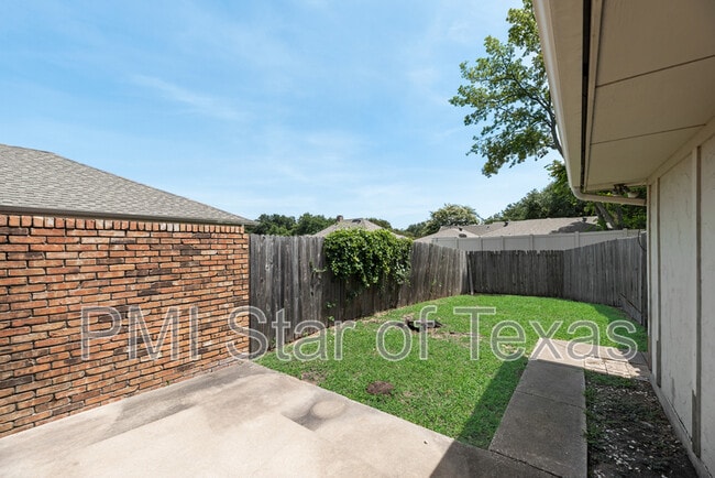 Building Photo - 2130 Teakwood Ln