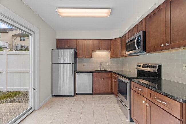 Building Photo - 28 Brantwood Dr