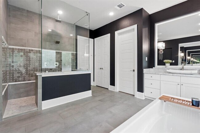 Building Photo - 105 Bisset Ct