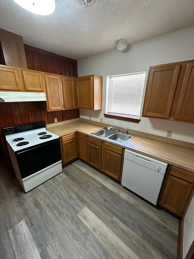 Building Photo - Charming 2-Bedroom Retreat in Mary Esther!