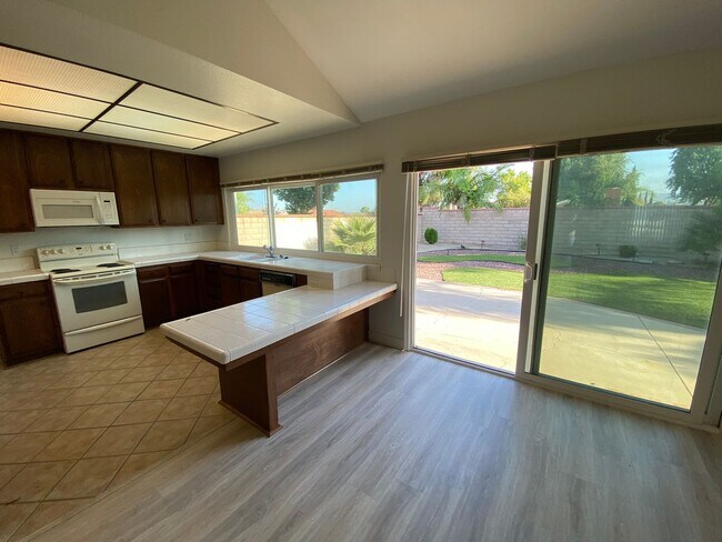 Building Photo - 6009 E La Paz Cir
