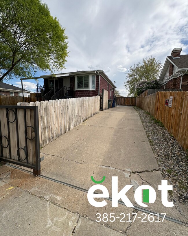 Building Photo - Birtok-500 South-1269