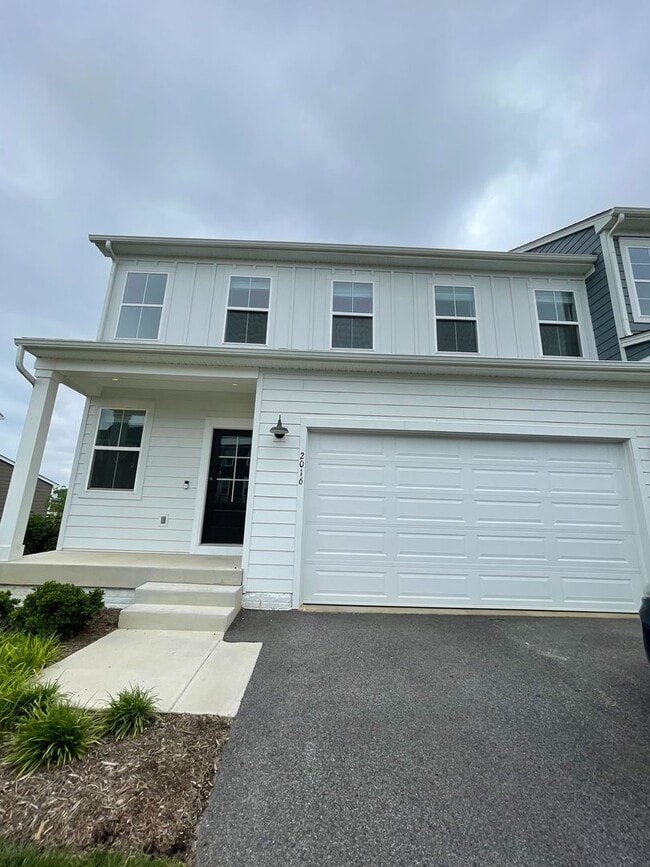 Building Photo - Spacious Home in Westhill Community