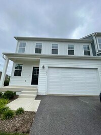 Building Photo - Spacious Home in Westhill Community