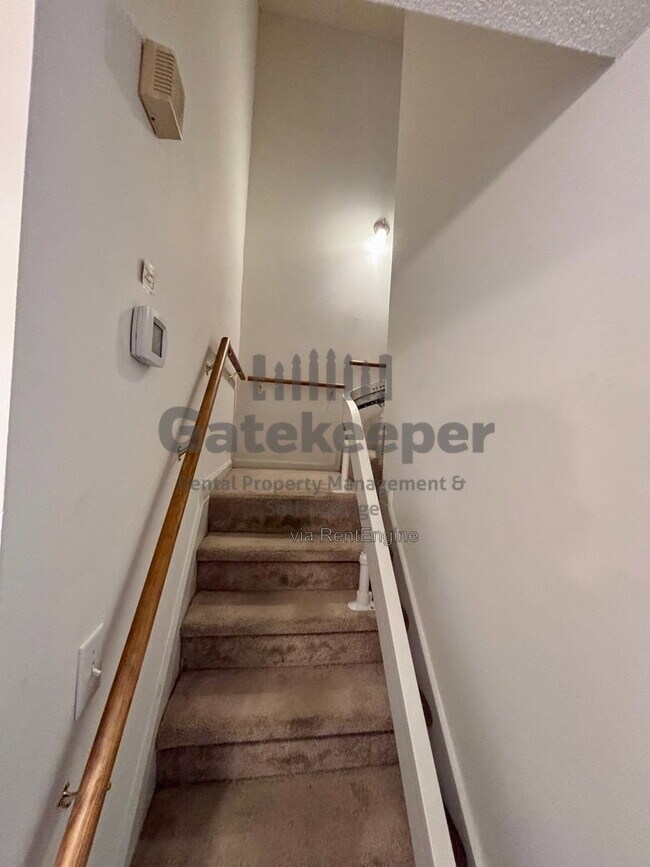 Building Photo - 644 N Fairfield Dr