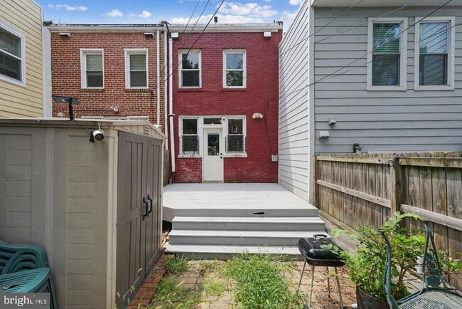 Building Photo - 1736 L St NE