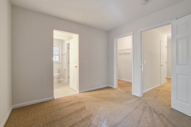 Building Photo - 100 Chinquapin Dr