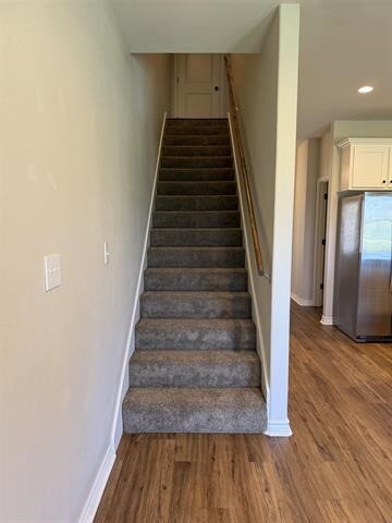 Building Photo - 5670 Shadowbend Cir N