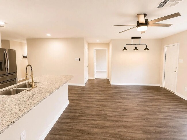 Building Photo - 15674 Briar Forest Dr