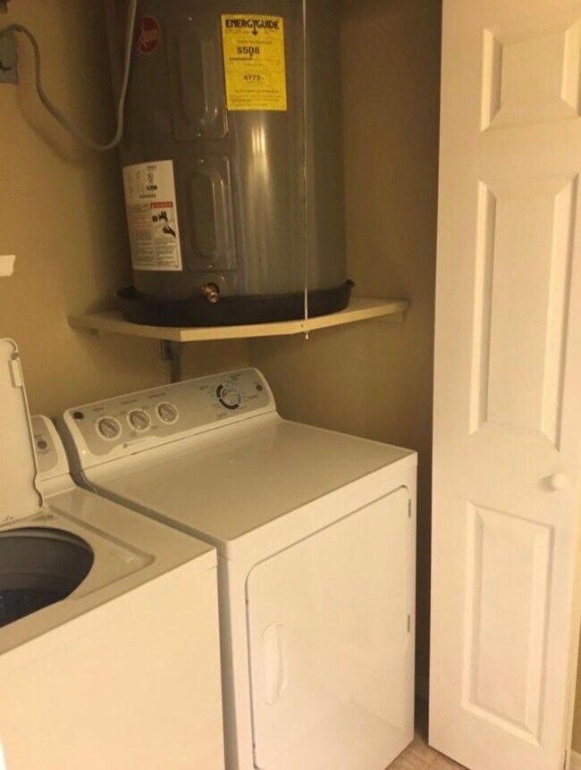 Building Photo - 27911 Hacienda E Blvd